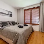 Zwirn City Centre Apt,Free Parking Business&Pleasure